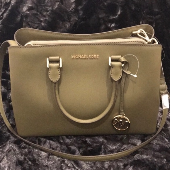 Michael Kors Handbags - Michael Kors Savannah Handbag.